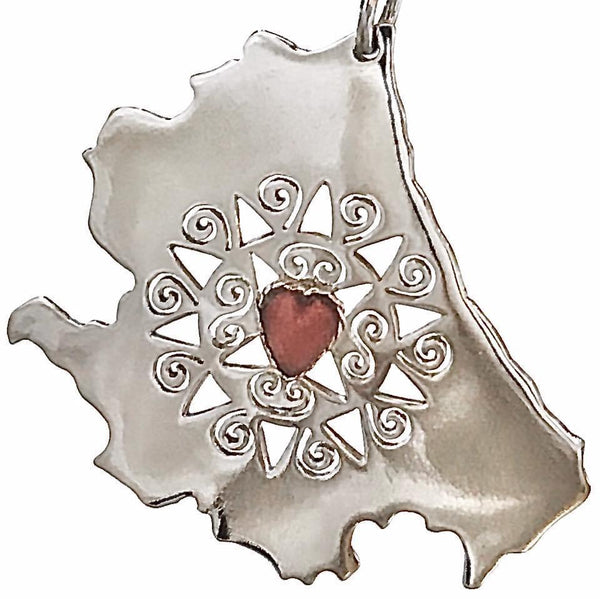 Ciondolo in argento dell’Abruzzo con la Presentosa traforata e cuore in corallo