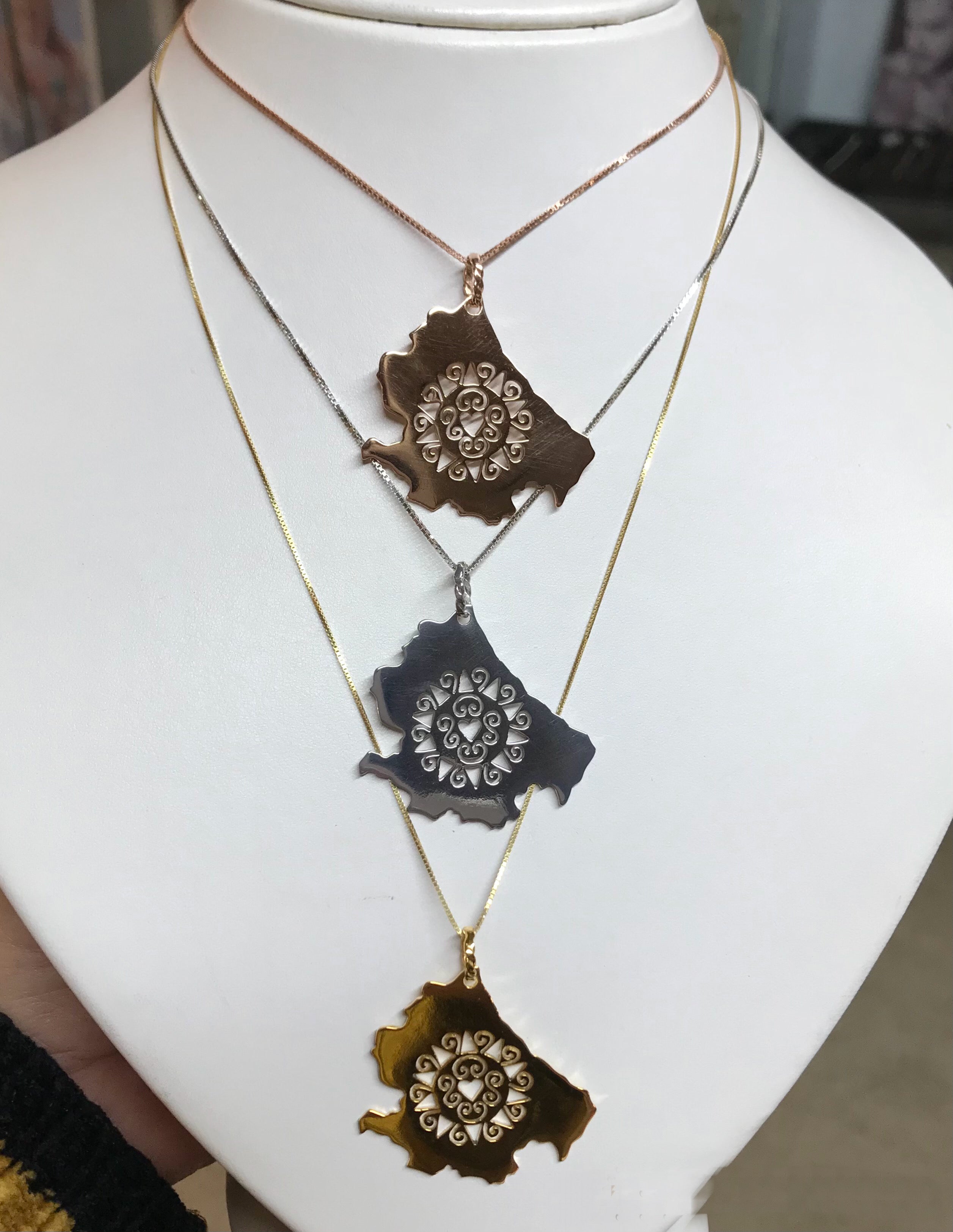 Collane con ciondoli “Abruzzo Forte e Gentile”