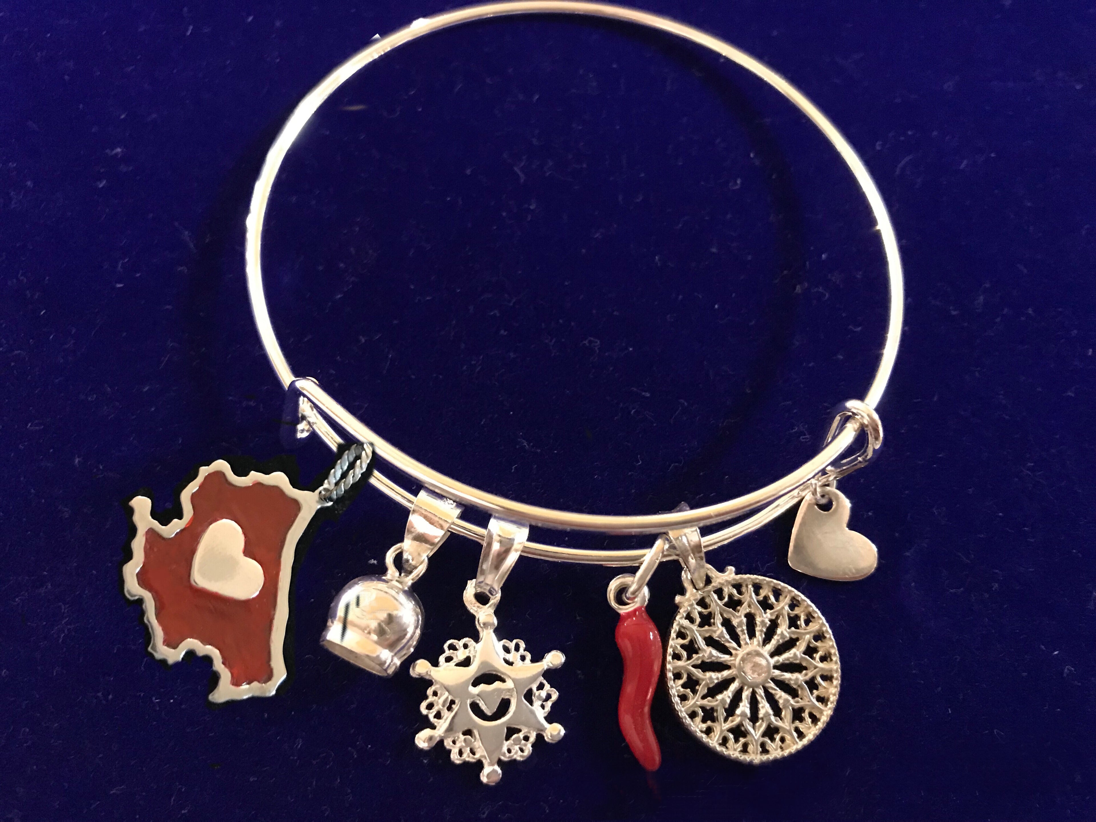 Bracciale rigido con ciondoli (Più modelli)