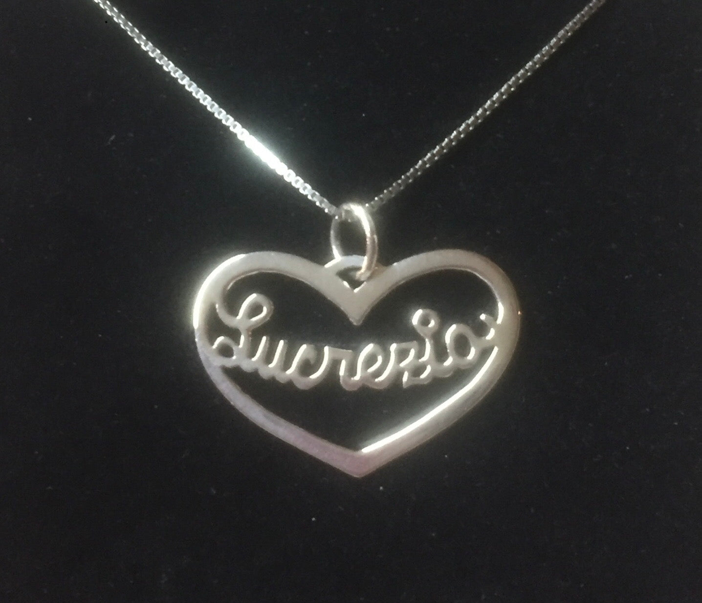 Collana in argento con nome all’interno di unl cuore