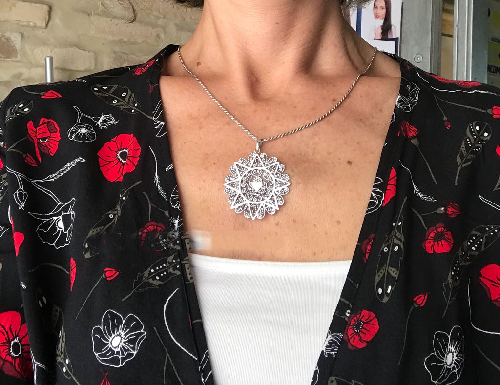 Collana in oro bianco con Presentosa