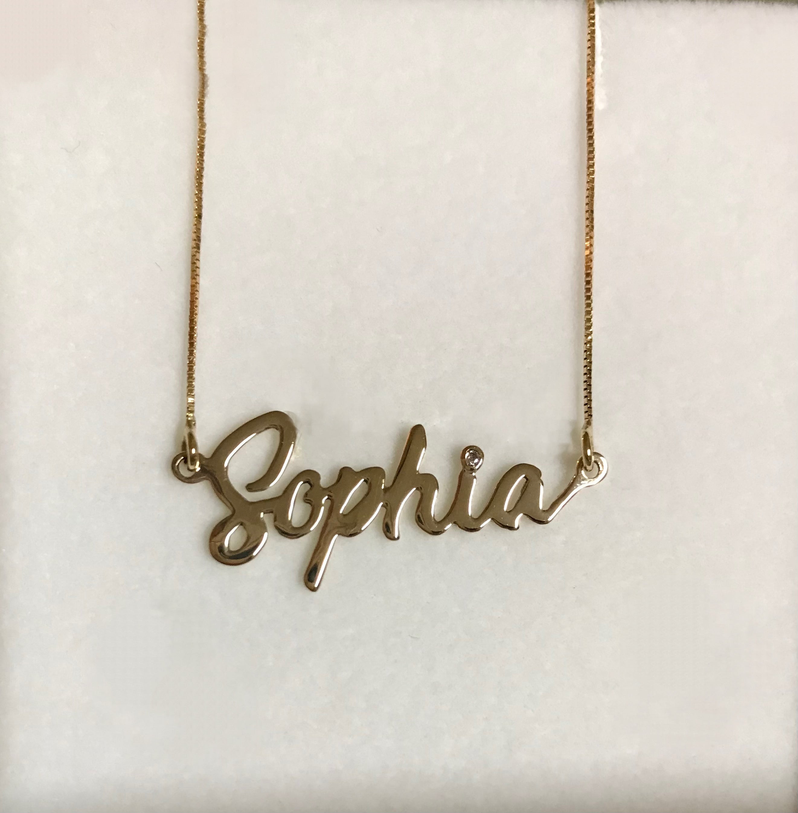 Collana in oro e diamantino con nome