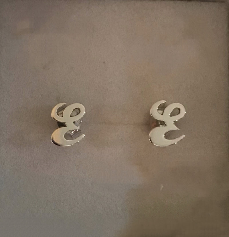 Orecchini in argento a lobo personalizzati a lettera